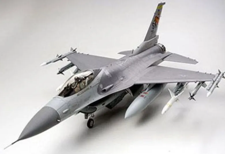 Tamiya 60315Lockheed Mar.F-16CJ Fighting Falcon Plastikbausatz 1:32