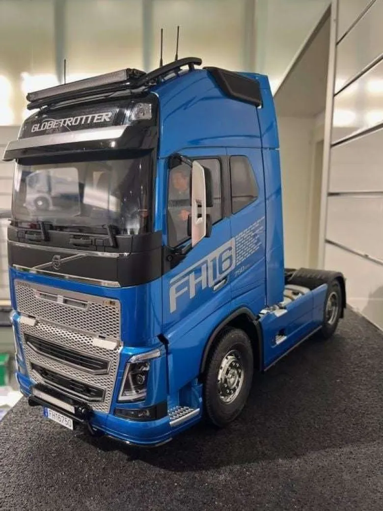 Tamiya 56375SETTRVolvo FH16 XL 750 4x2 Globetrotter Truck 1:14 SETTR Komplettset + Flachbett,LED-Licht Carbon-Look Funke