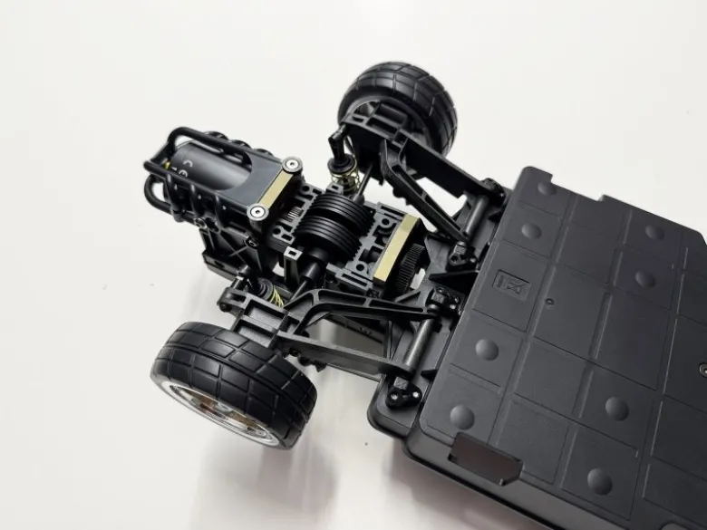 Tamiya 47524Vaillant-Kremer Porsche 934 turbo rsr - 50th Anniversary