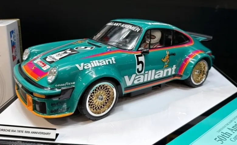 Tamiya 47524Vaillant-Kremer Porsche 934 turbo rsr - 50th Anniversary