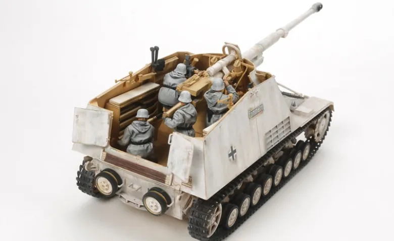 Tamiya 35335WWII Deutscher Panzerjäger Nashorn (Hornisse) 1:35 Bausatz