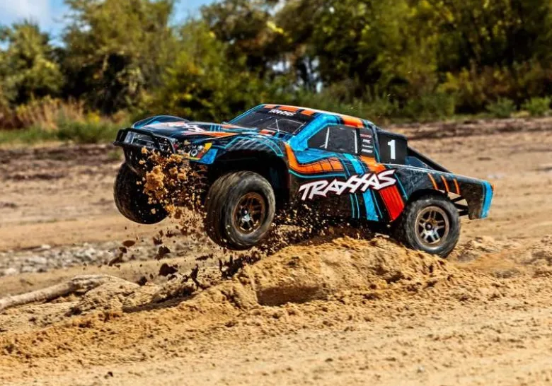 Traxxas 68277-4ORNGSlash 4x4 Clipless VXL Ultimate Brushless 1/10 SC RTR,orange inklusive Tuningteile im Wert von über 170 Euro verbaut