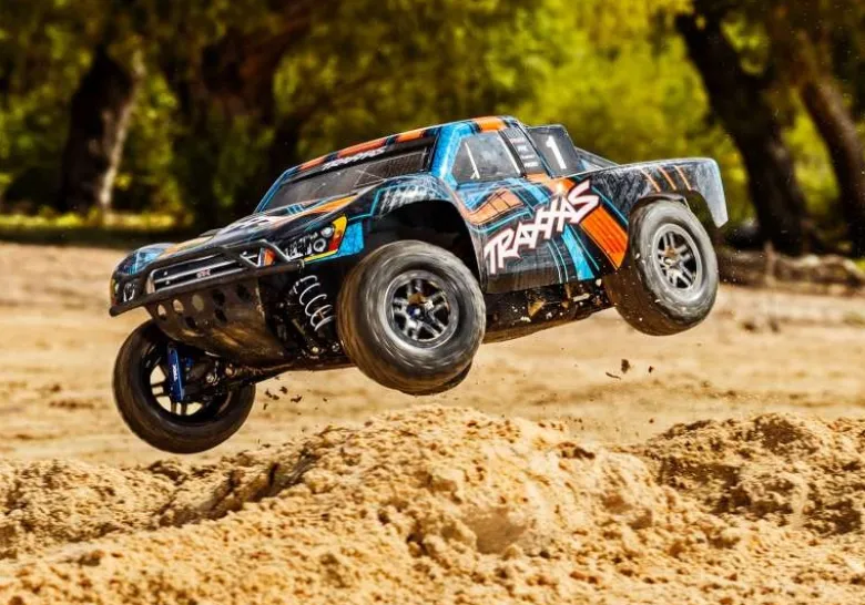 Traxxas 68277-4ORNGSlash 4x4 Clipless VXL Ultimate Brushless 1/10 SC RTR,orange inklusive Tuningteile im Wert von über 170 Euro verbaut